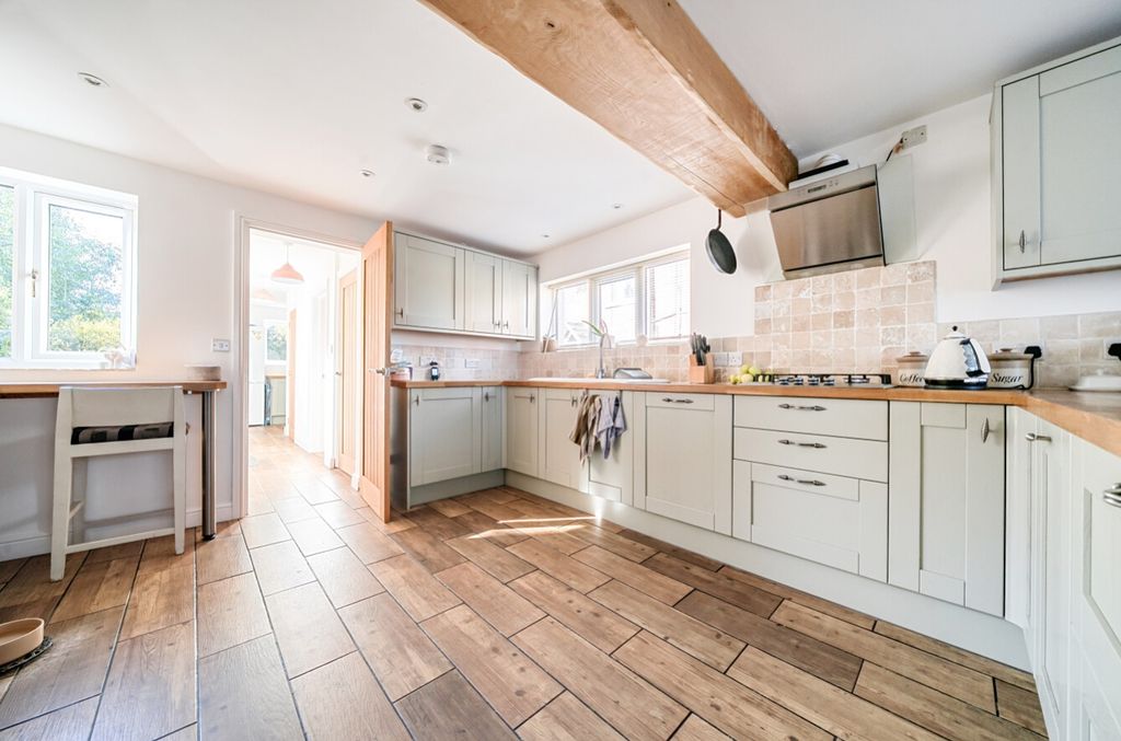 Property photo 3 of 27 1347863-9-68Bca64F5d7Fb