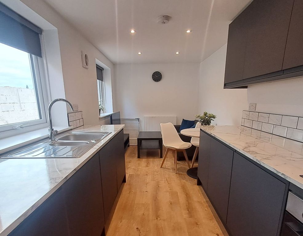 Property photo 1 of 9 Kitchen 1