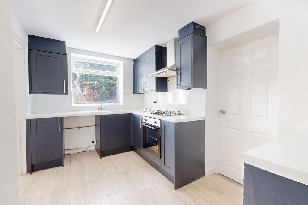 Property photo 2 of 16 5013362