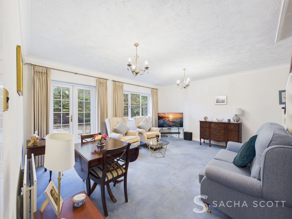 Property photo 2 of 24 Lounge / Diner