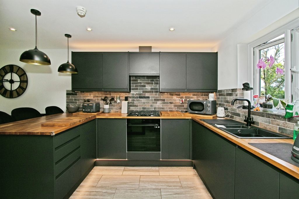 Property photo 2 of 20 Pbox-Img.Jpg
