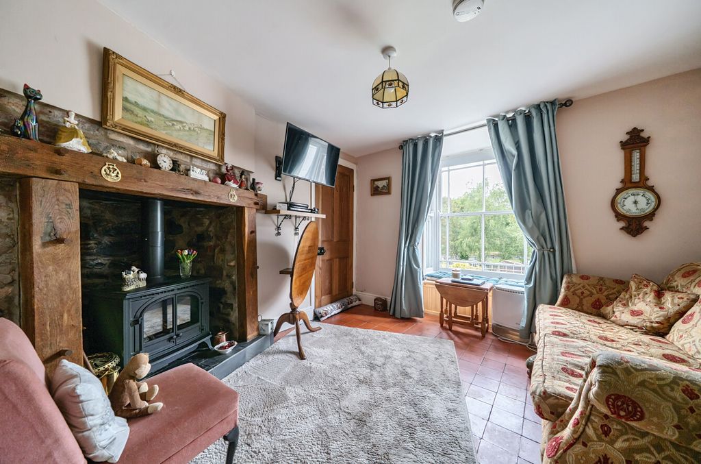 Property photo 3 of 21 1335746-10-689E0A...