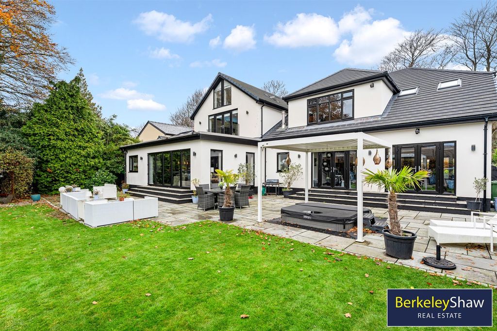 Property photo 2 of 75 Derby Avenue Formby-17.Jpg