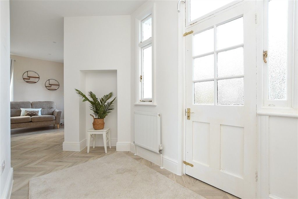 Property photo 1 of 14 Entrance Hall