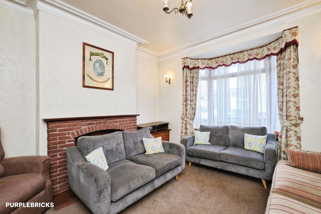 Property photo 2 of 23