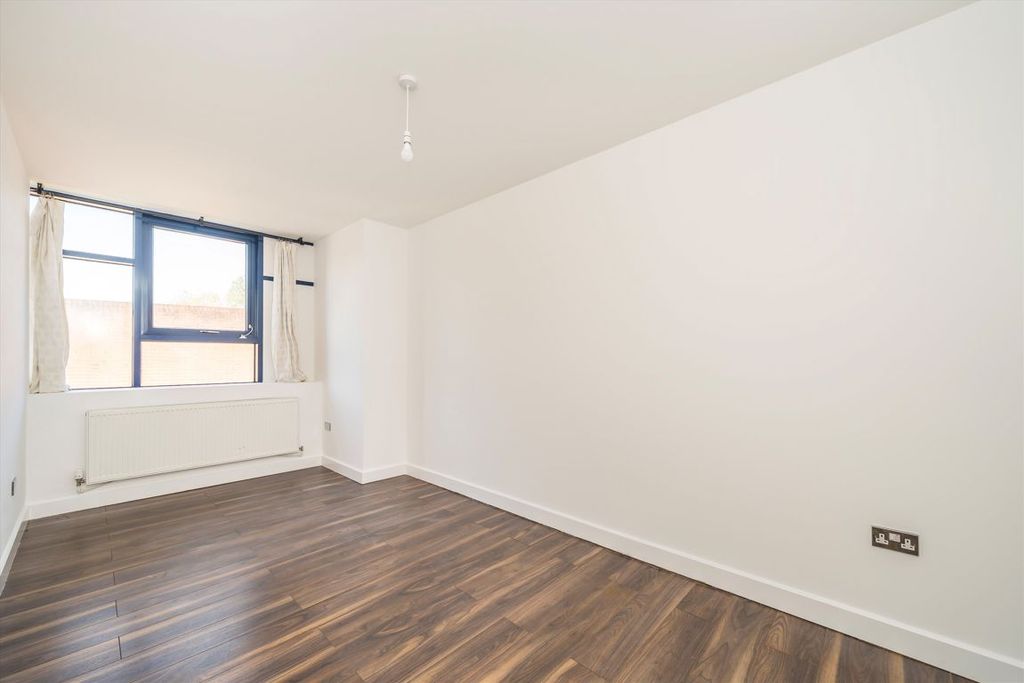 Property photo 2 of 3