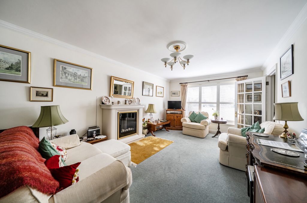 Property photo 2 of 15 Sitting Room