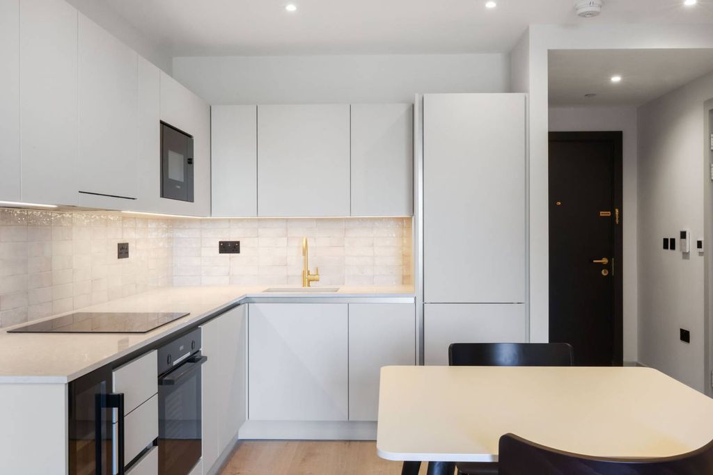 Property photo 2 of 33