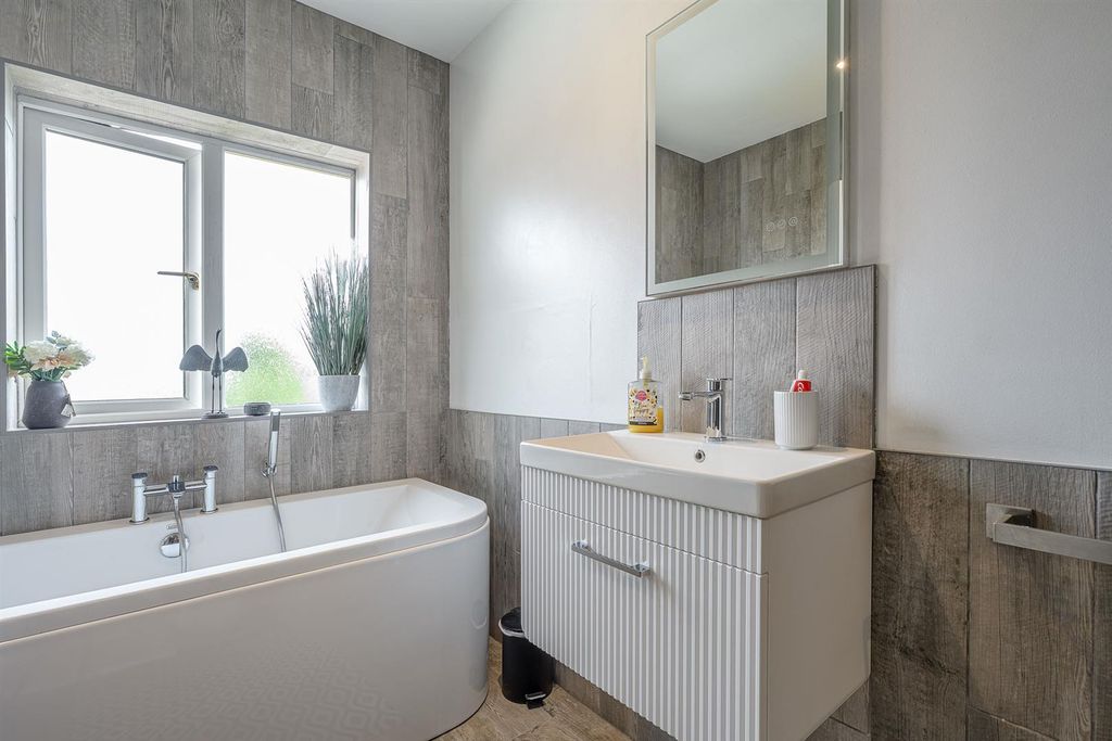 Additional image 25 of 4 bed semi-detached house for saleAmblecote Road, Brierley Hill DY5
