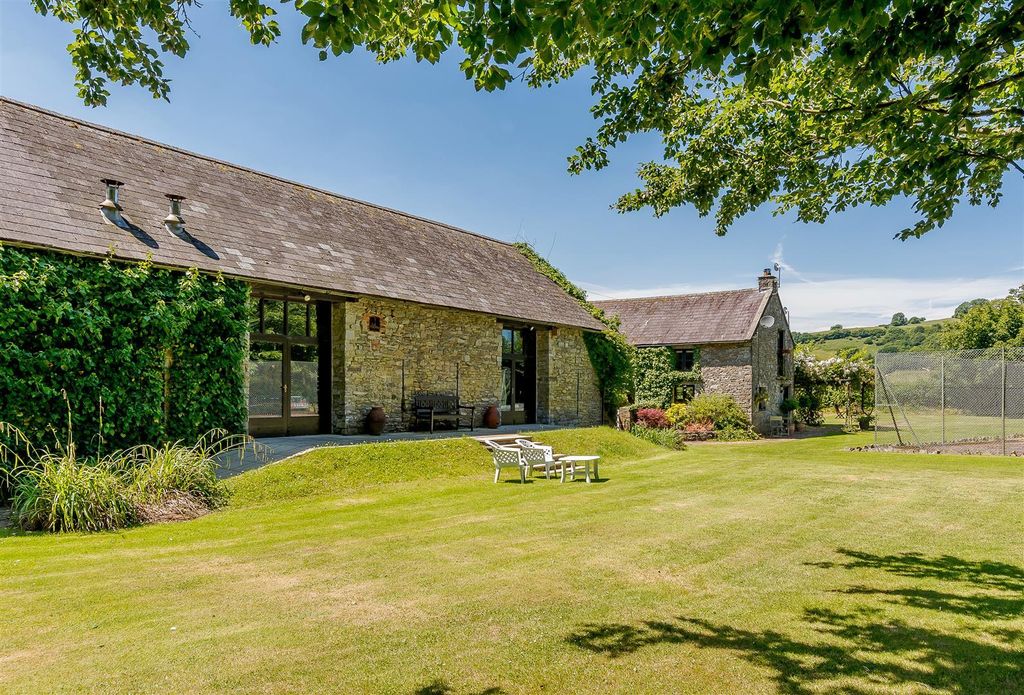 Property photo 3 of 35 Converted Barn