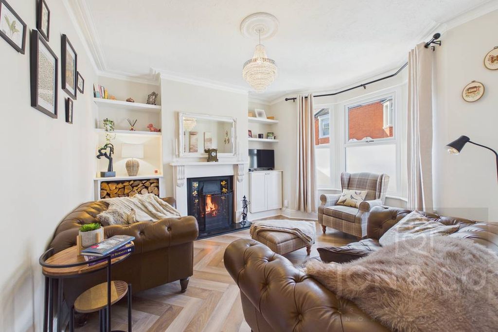 Property photo 2 of 21