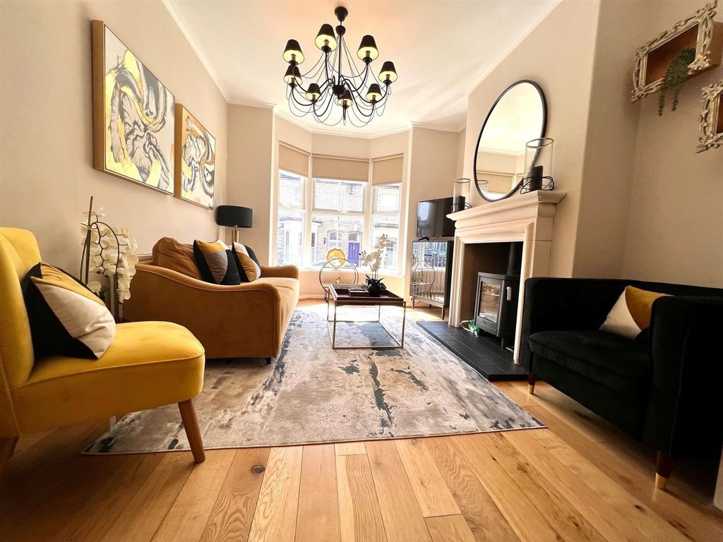 Property photo 3 of 13 46 Scott Street 6.Jpg