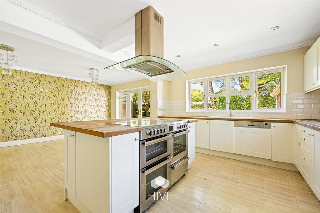 Property photo 3 of 30 Kitchen
