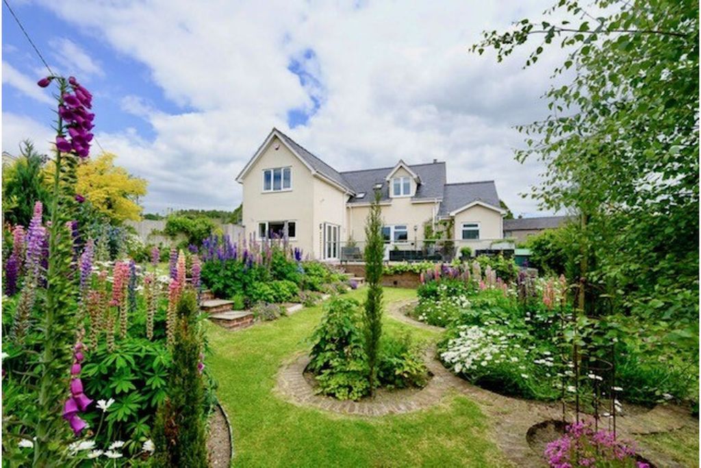 Property photo 1 of 16
