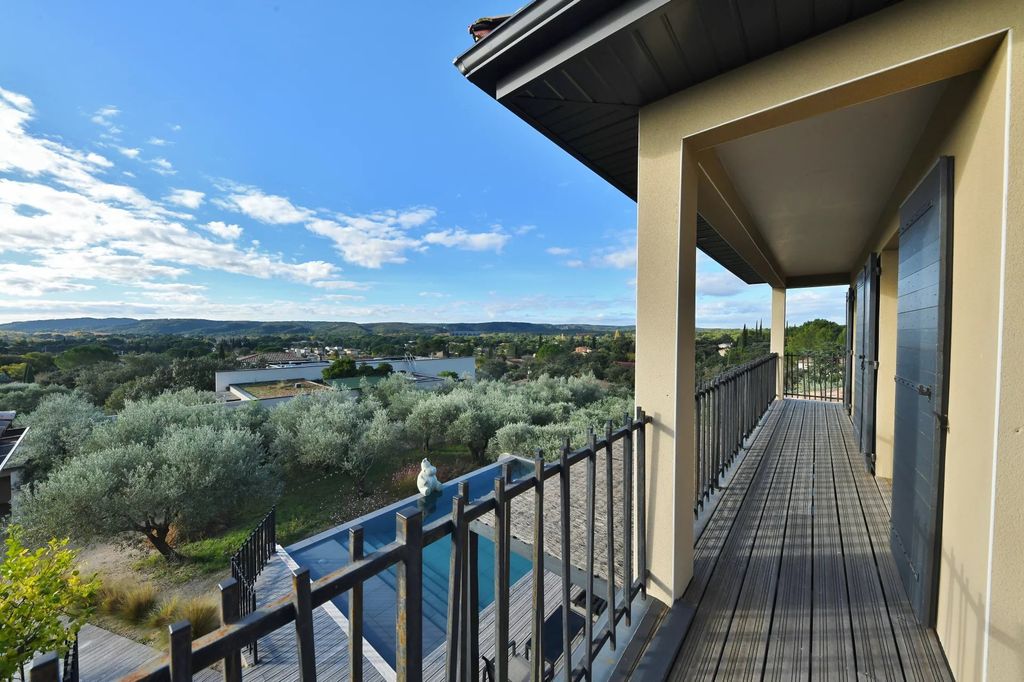 Property photo 3 of 27