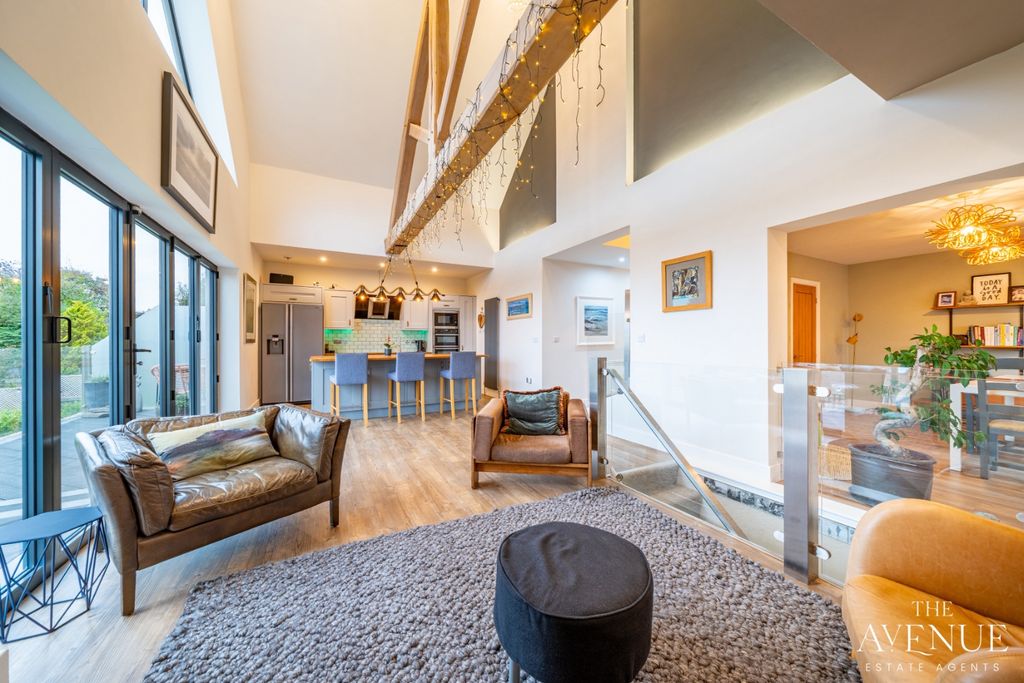 Property photo 2 of 63 4606303