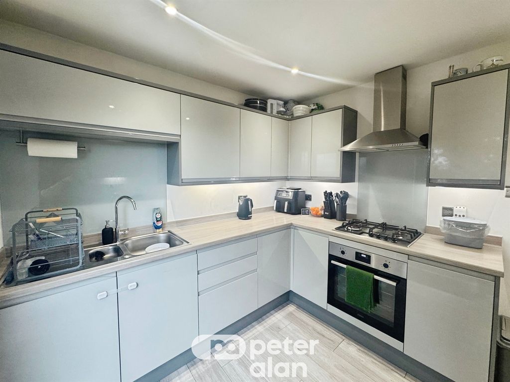 Property photo 2 of 26