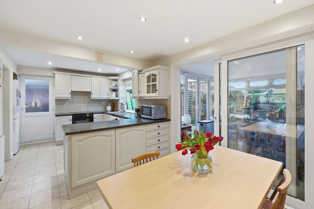 Property photo 2 of 34