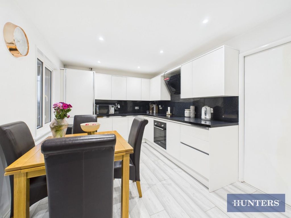 Property photo 2 of 16 Kitchen