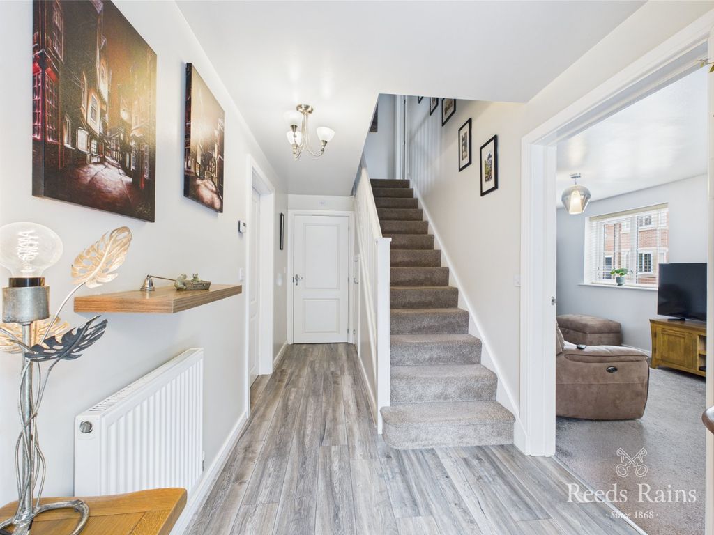 Property photo 2 of 30 Entrance Hall