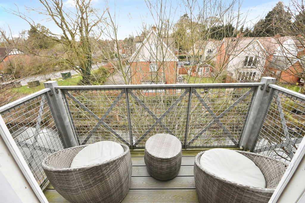 Property photo 2 of 17