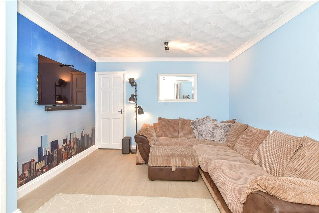 Property photo 3 of 12 Lounge