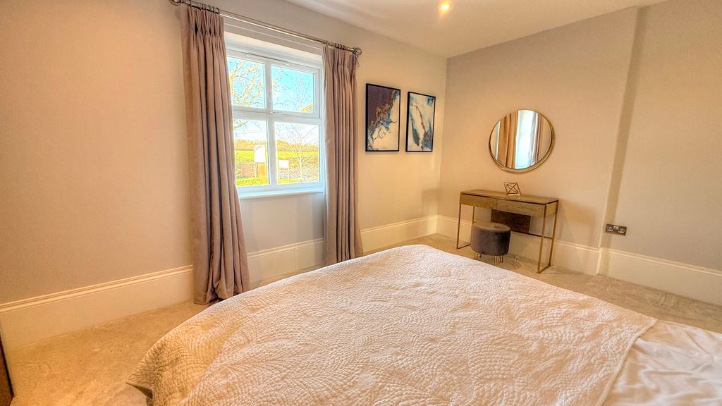 Additional image 11 of 2 bed flat for saleFarnham Road, Liss, Hampshire GU33