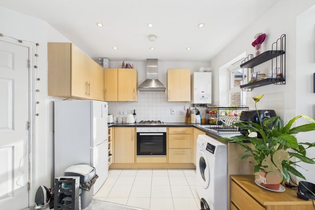 Property photo 3 of 17 Cam01659G0-Pr0710-Still013.Jpg