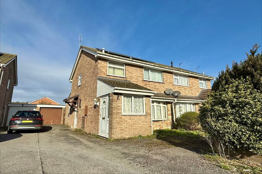 Property photo 1 of 10 Front