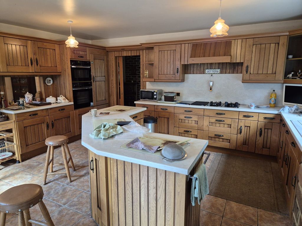 Property photo 3 of 28