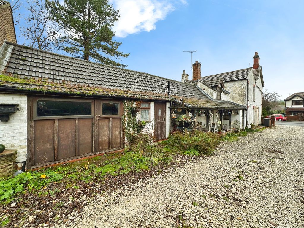 Property photo 1 of 32