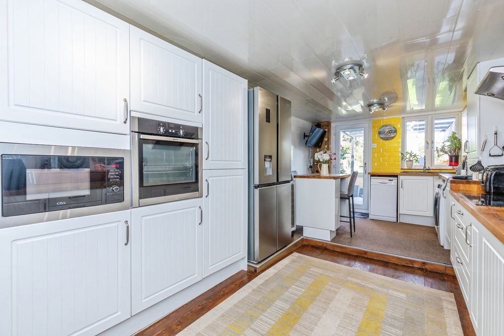 Property photo 2 of 26 Pbox-Img.Jpg