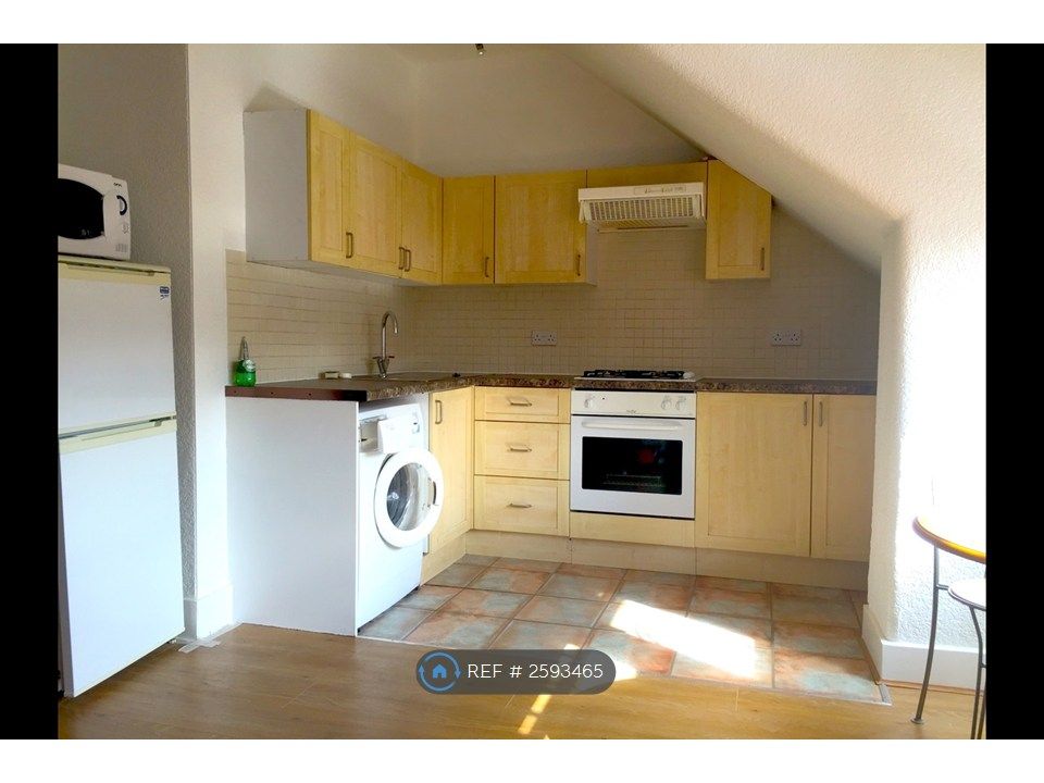 Property photo 3 of 7 Kitchen