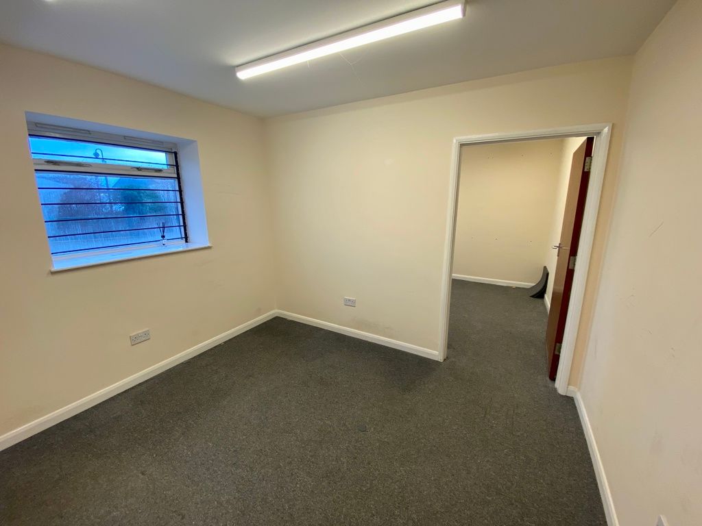 Property photo 3 of 6 Photo 6