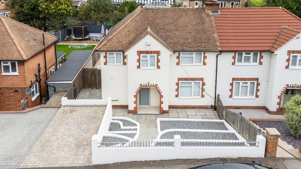 Property photo 1 of 15 Ashurst Road, (9).Jpg