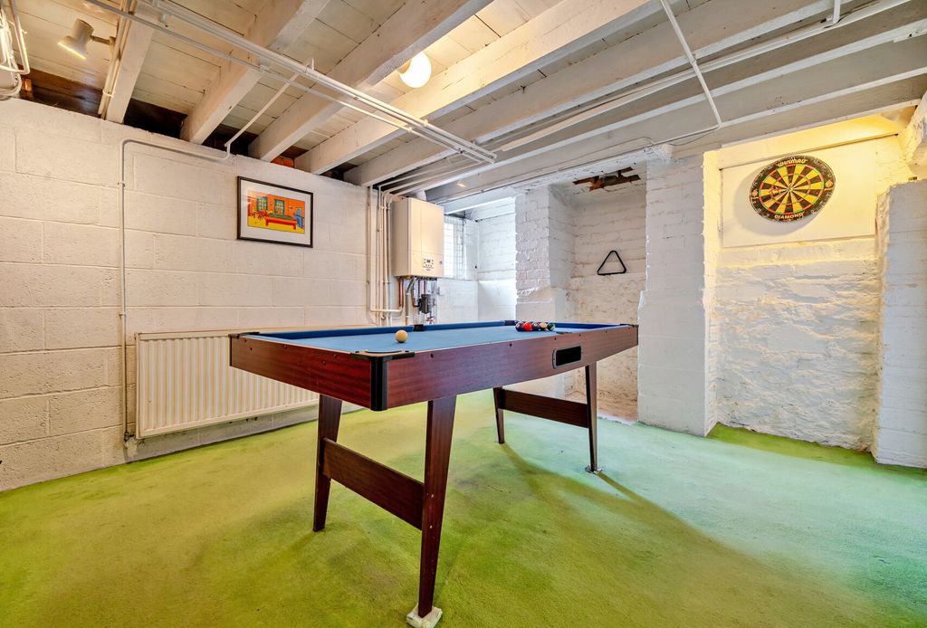 Property photo 2 of 20 Games Room