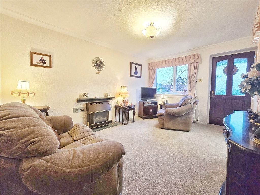 Property photo 2 of 11 Lounge