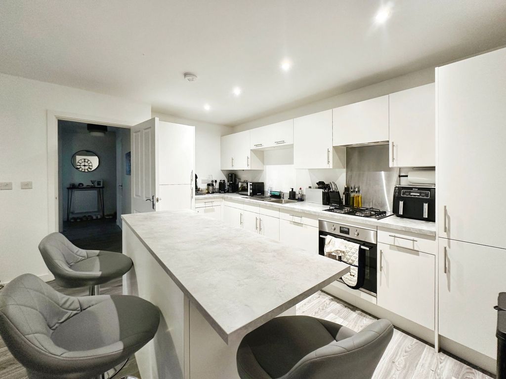 Property photo 3 of 3