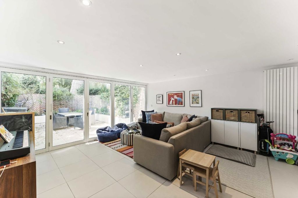 Property photo 3 of 11