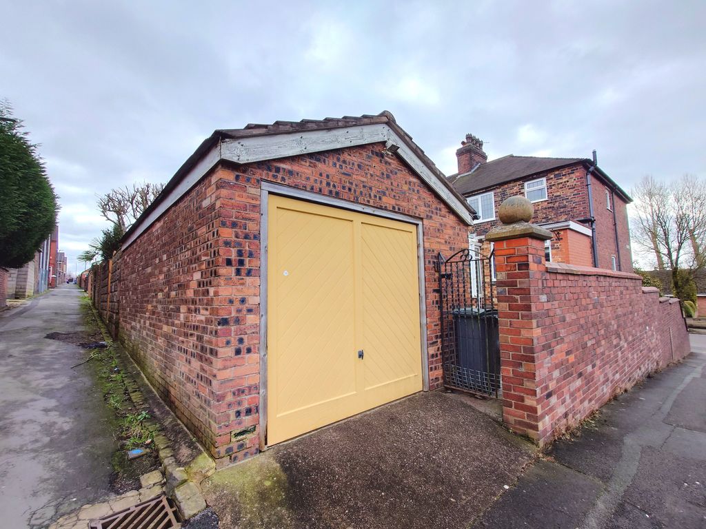 Property photo 2 of 28