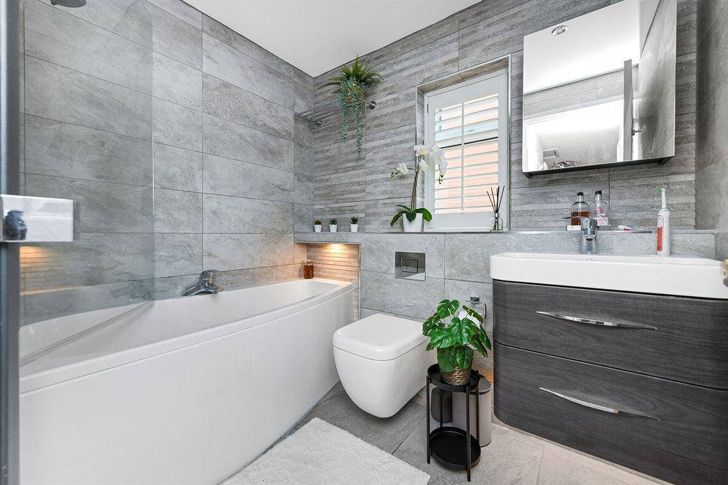 Additional image 15 of 5 bed detached house to rentMelton Gardens NG12