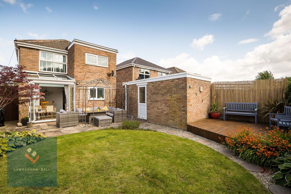 Property photo 2 of 18 Rear Garden