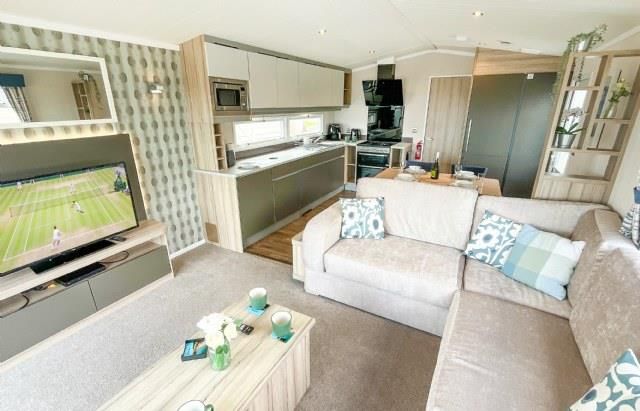 Property photo 3 of 18 Lounge