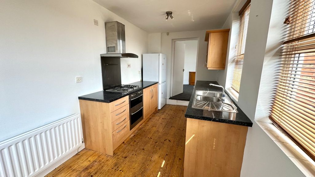 Property photo 3 of 12 Kitchen