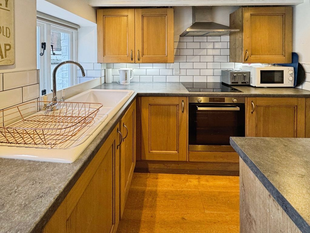 Property photo 2 of 17 Flat