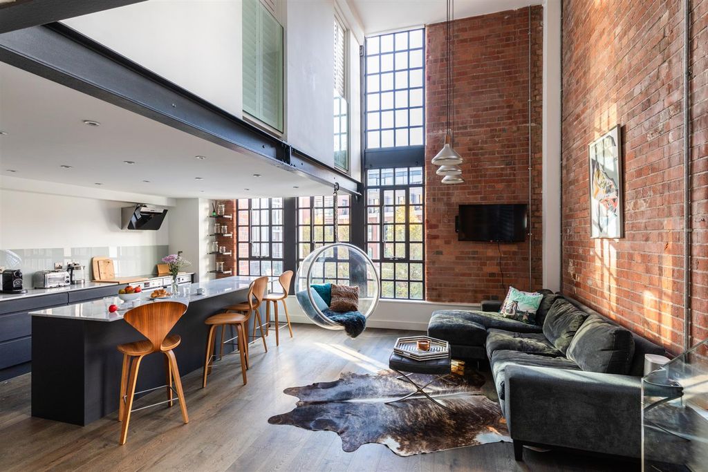 Property photo 1 of 18 Georges Square-1.Jpg