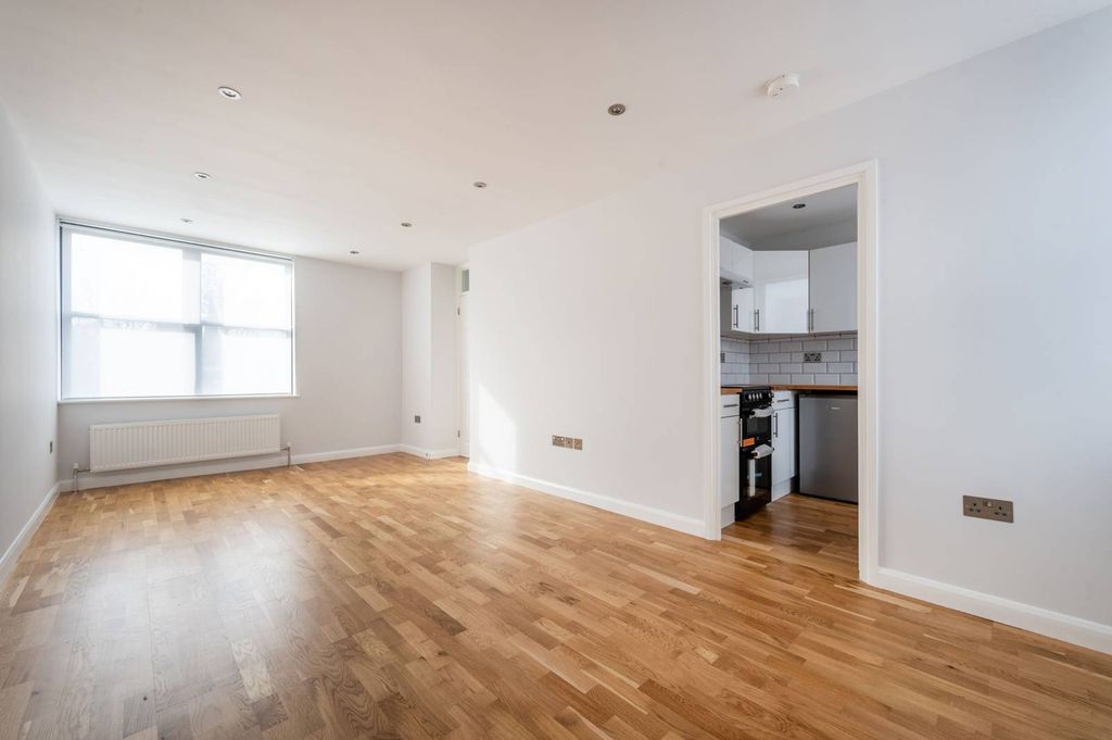Property photo 2 of 8