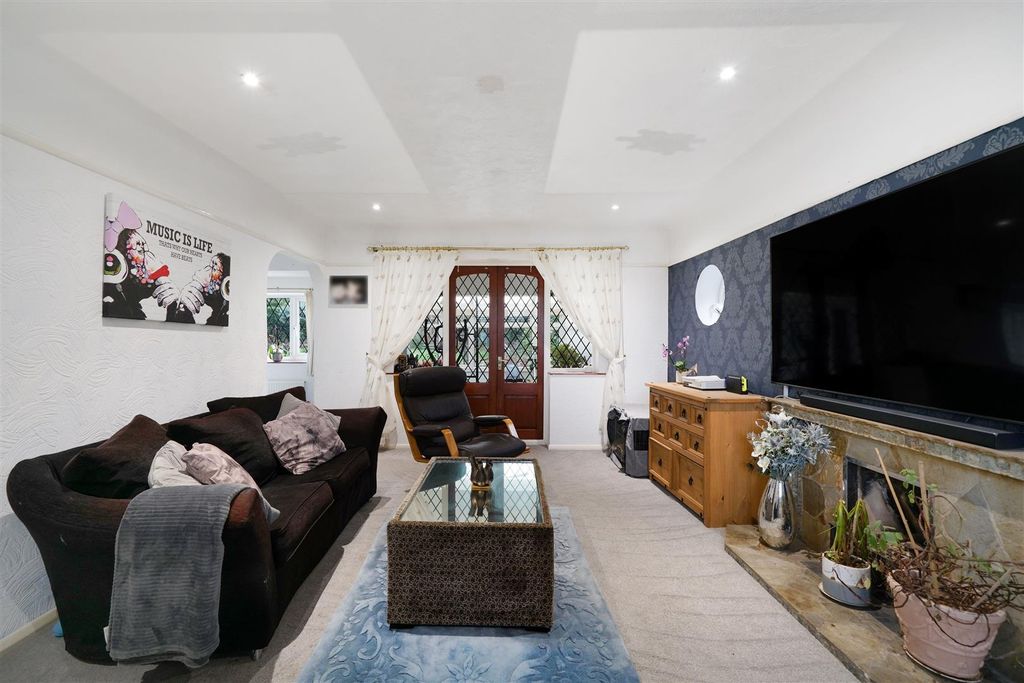 Property photo 2 of 24 Banstead Road - .Jpg