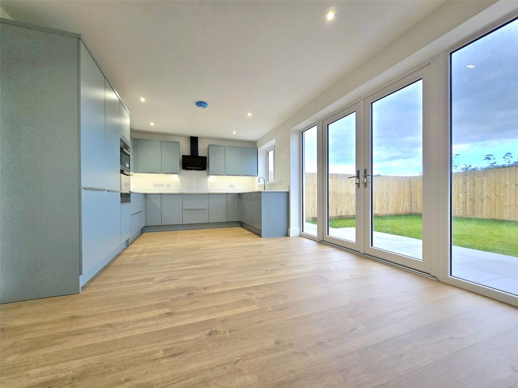 Property photo 2 of 18 Picture No. 51