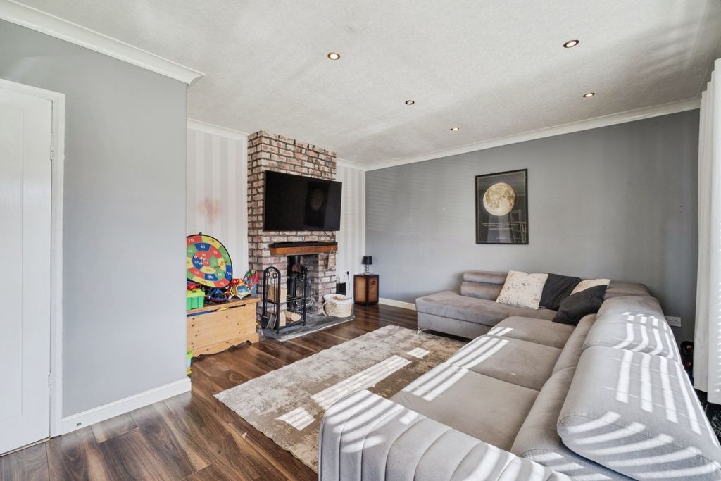 Property photo 3 of 17 Pbox-Img.Jpg